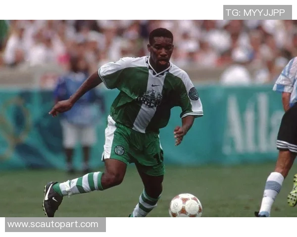 足球巨星之间的恩怨情仇：从宿敌到队友的心路历程与背后故事